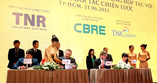 Lễ ký kết hợp đồng hợp tác của TNR Holdings Việt Nam với các đối tác chiến lược.